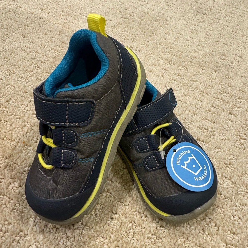 Toddler boys shoes size 5